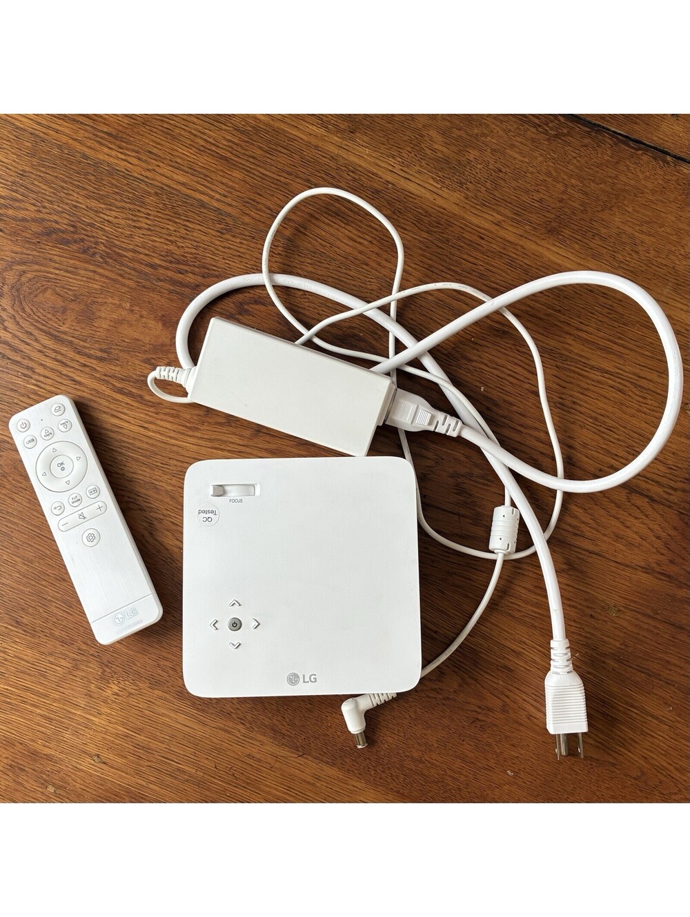 LG CineBeam PH30N Palm-Sized Rechargeable Portable 720p HD LED Projector